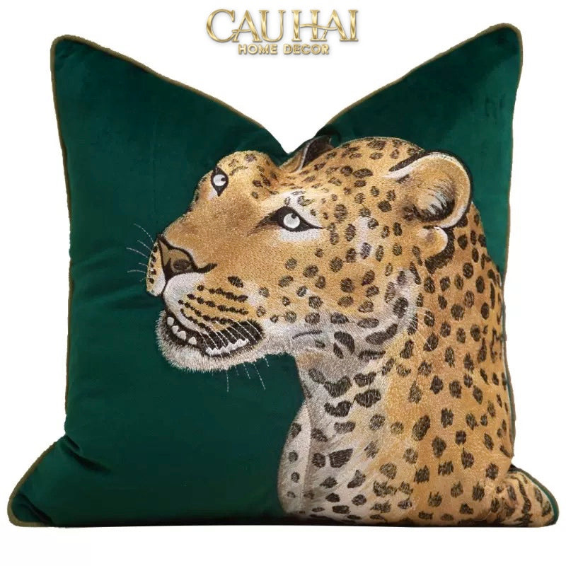 Vỏ Gối Nhung Leopard Gaze Emerald 45x45