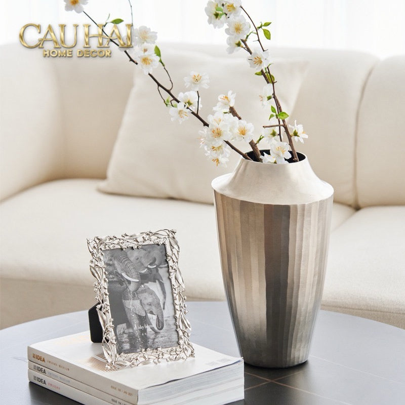 Indira Maison Couture - Bình Hoa Hợp Kim Metalic Platinum Fluted Silhouette Vase 17x6.9x30-BÌNH HOA-CẬU HAI HOME DECOR