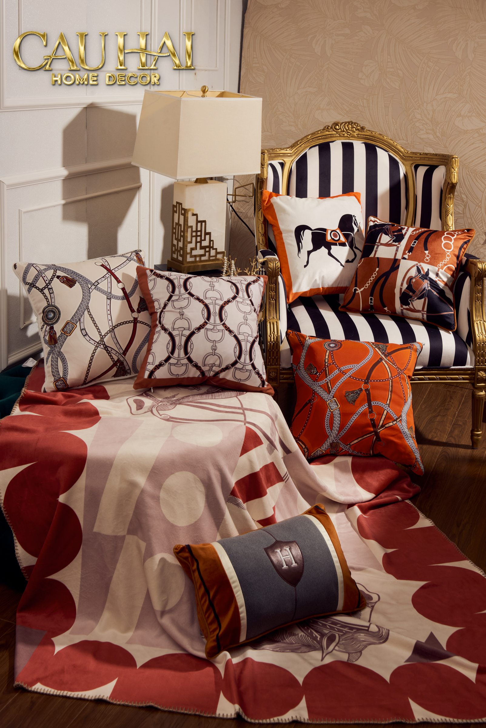 Terra Heritage Velvet Pillow H Crest 30x50