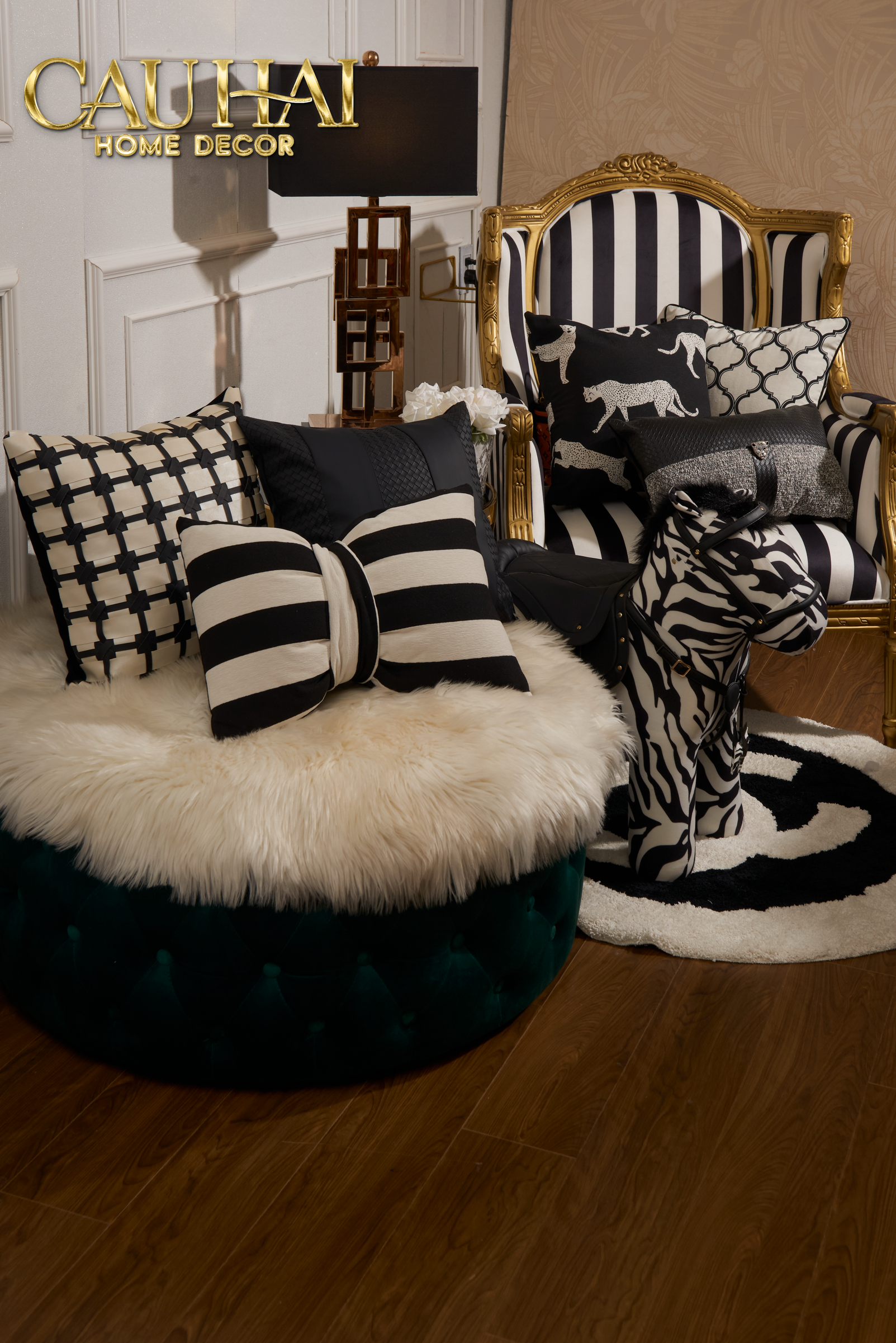 Maison Couture - Lux Leather Crossline Monochrome Leather Pillowcase 45