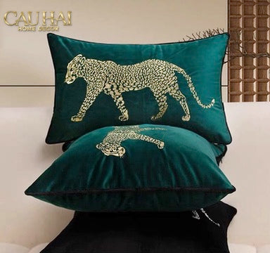 Gối Nhung Leopard Stride Emerald 30x50-Gối Trang Trí-Cậu Hai Home Decor-CẬU HAI HOME DECOR