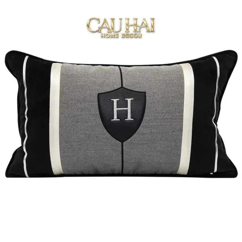Gối Nhung Noir Heritage H Crest 30X50-VỎ GỐI-CẬU HAI HOME DECOR
