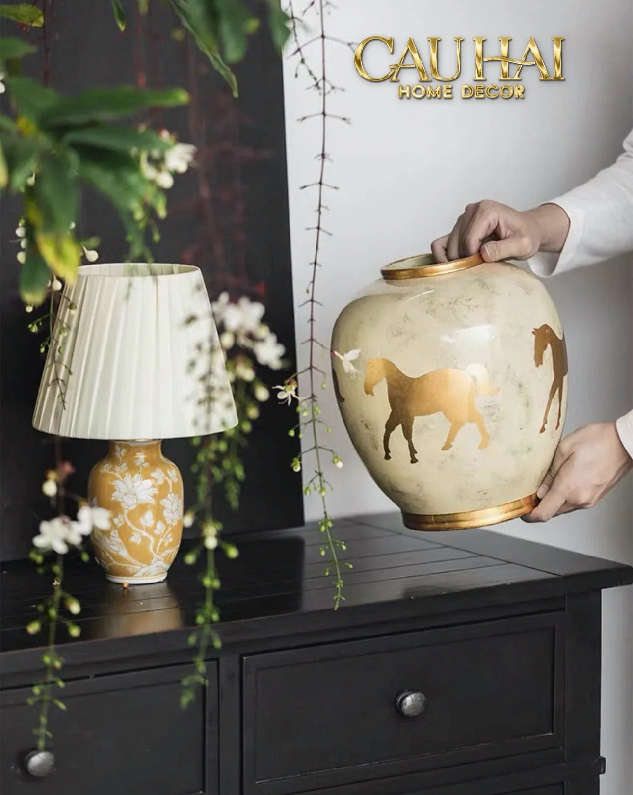 Maison Couture - Bình Hoa Gốm Sứ - Ngựa Dát Vàng Cheval Noble Ivoire Artisan Feuille D’Or Ceramic Vase H29-CẬU HAI HOME DECOR