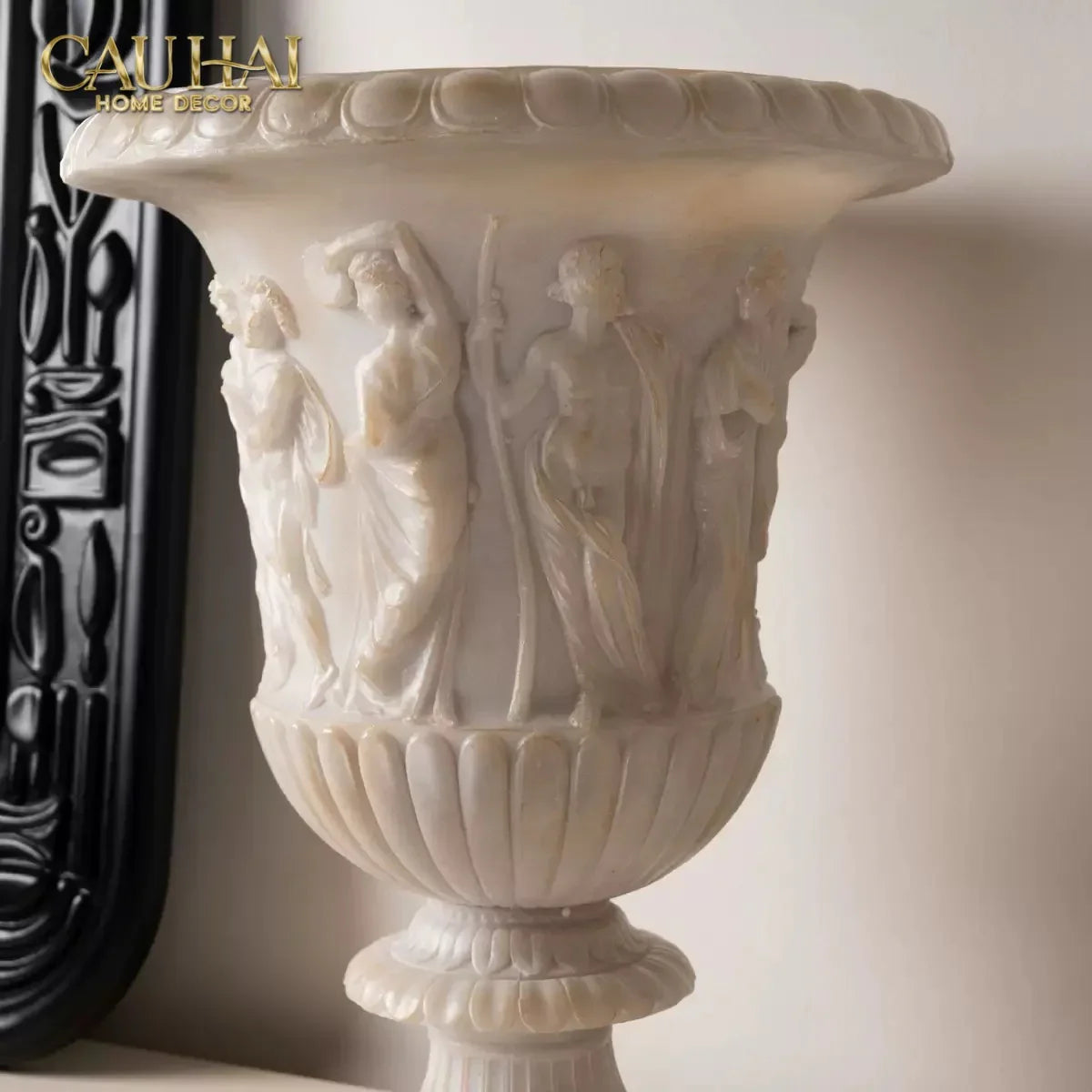 Maison Couture - Bình Hoa Phù Điêu Đá Sa Thạch Giả Ngọc - Amphora Des Dieux Dionysien - Patrimoine H47xM35-BÌNH HOA-CẬU HAI HOME DECOR