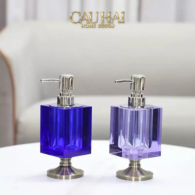 Maison Couture – Chai Kit Lotion Deepsea Blue Cristalleries Cube Impérial Vanities 8.5x7x19.5 220Ml-PHỤ KIỆN NHÀ TẮM-CẬU HAI HOME DECOR