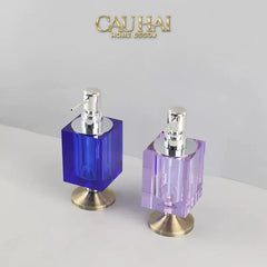 Maison Couture – Chai Kit Lotion Deepsea Blue Cristalleries Cube Impérial Vanities 8.5x7x19.5 220Ml-PHỤ KIỆN NHÀ TẮM-CẬU HAI HOME DECOR