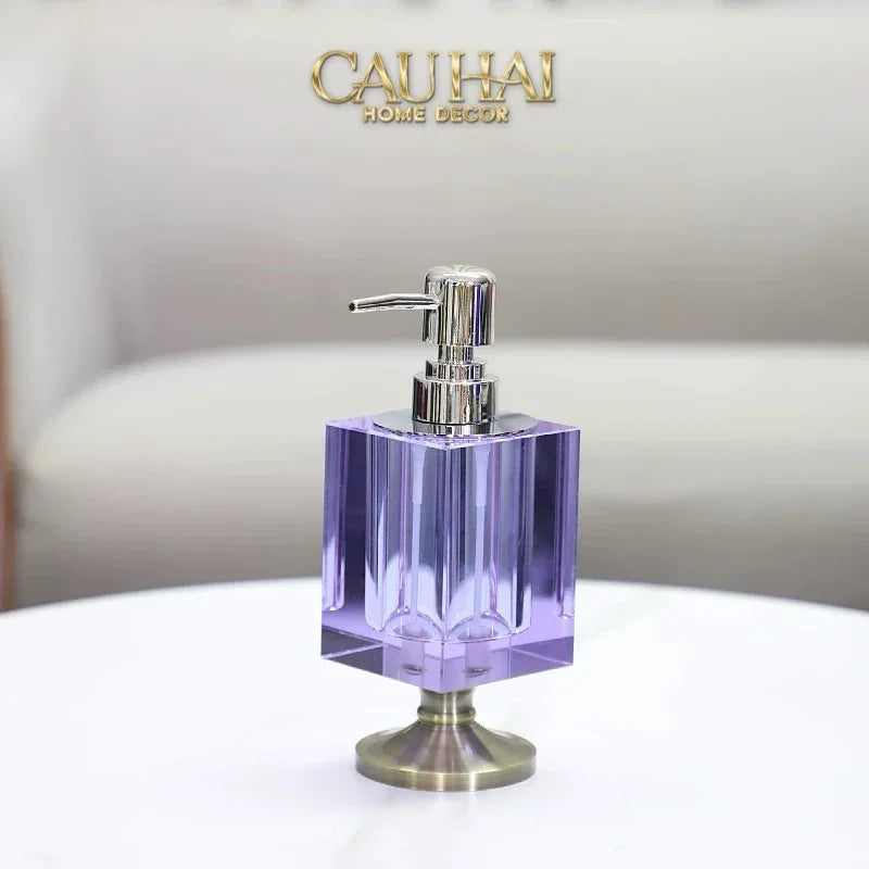 Maison Couture – Chai Kit Lotion Deepsea Blue Cristalleries Cube Impérial Vanities 8.5x7x19.5 220Ml-PHỤ KIỆN NHÀ TẮM-CẬU HAI HOME DECOR