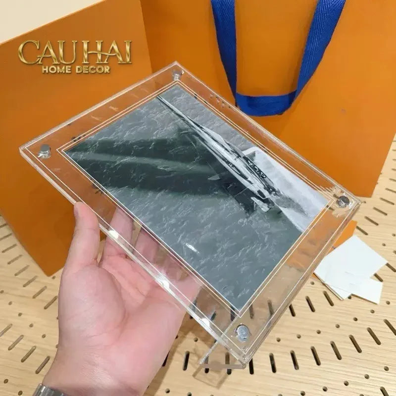 Maison Couture - Khung Ảnh Louis V Signature Iconique — Éclat Cristalleries Frame 6"x 8"-KHUNG ẢNH-CẬU HAI HOME DECOR