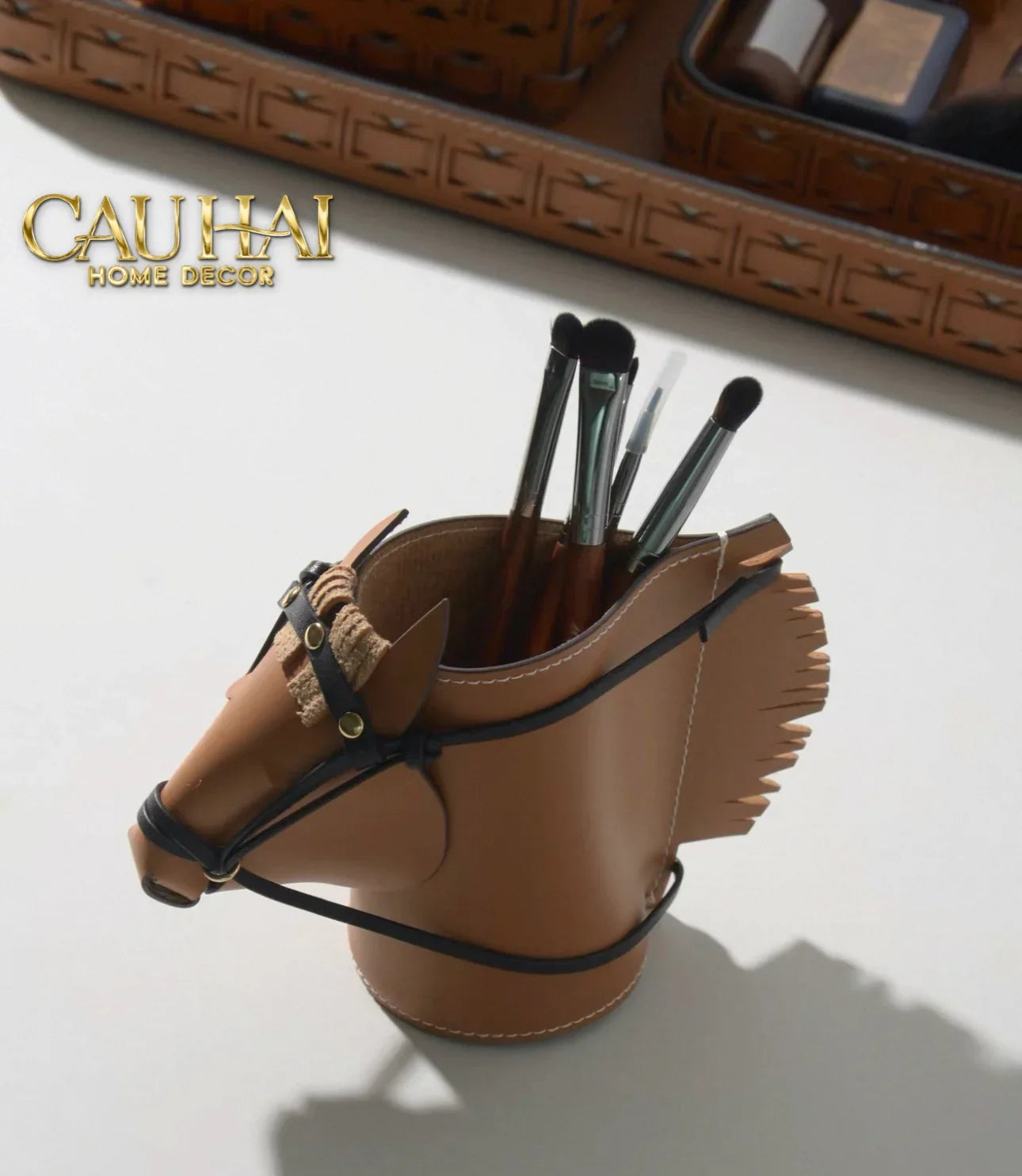 Maison Couture - Lọ Trang Trí Đầu Ngựa Da Thuộc Equestrian Head Leather Saddle Brun Vessel 13x17-HŨ TRANG TRÍ-CẬU HAI HOME DECOR