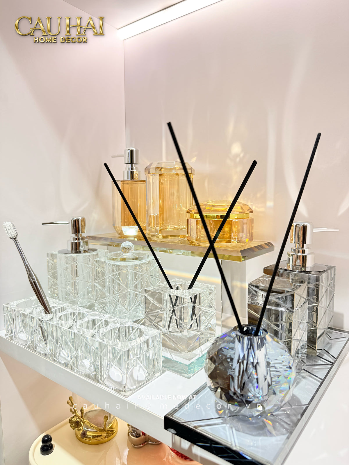 Maison Couture - Set Nhà Tắm Pha Lê Lumière Cristalleries Bathroom Vanity Set - Cannage Facetté Set 4pcs-PHỤ KIỆN NHÀ TẮM-CẬU HAI HOME DECOR-CẬU HAI HOME DECOR