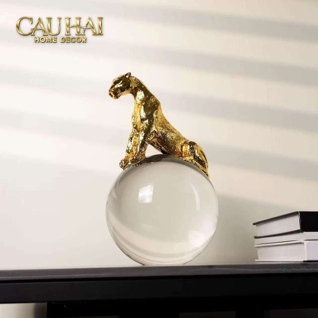 Maison Couture - Tượng Quả Cầu Pha Lê - Tượng Báo Bằng Đồng - Regal Brasson Panther Globe 15x30-TƯỢNG TRANG TRÍ-CẬU HAI HOME DECOR
