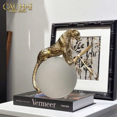 Maison Couture - Tượng Quả Cầu Pha Lê - Tượng Báo Bằng Đồng - Regal Brasson Panther Globe 15x30-TƯỢNG TRANG TRÍ-CẬU HAI HOME DECOR