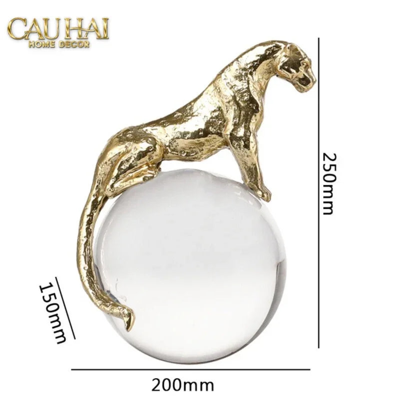 Maison Couture - Tượng Quả Cầu Pha Lê - Tượng Báo Bằng Đồng - Regal Brasson Panther Globe 15x30-TƯỢNG TRANG TRÍ-CẬU HAI HOME DECOR
