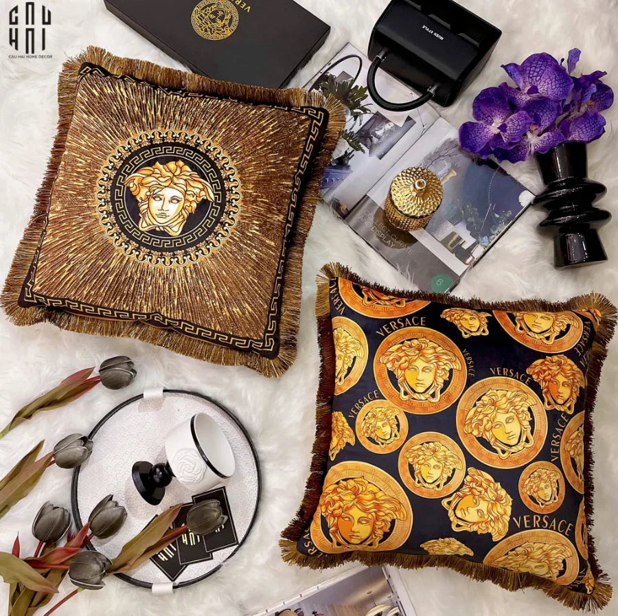 Maison Couture - Vỏ Gối Nhung Chenille V Class Medusa Medallion Coin Amplified 45.-VỎ GỐI-CẬU HAI HOME DECOR