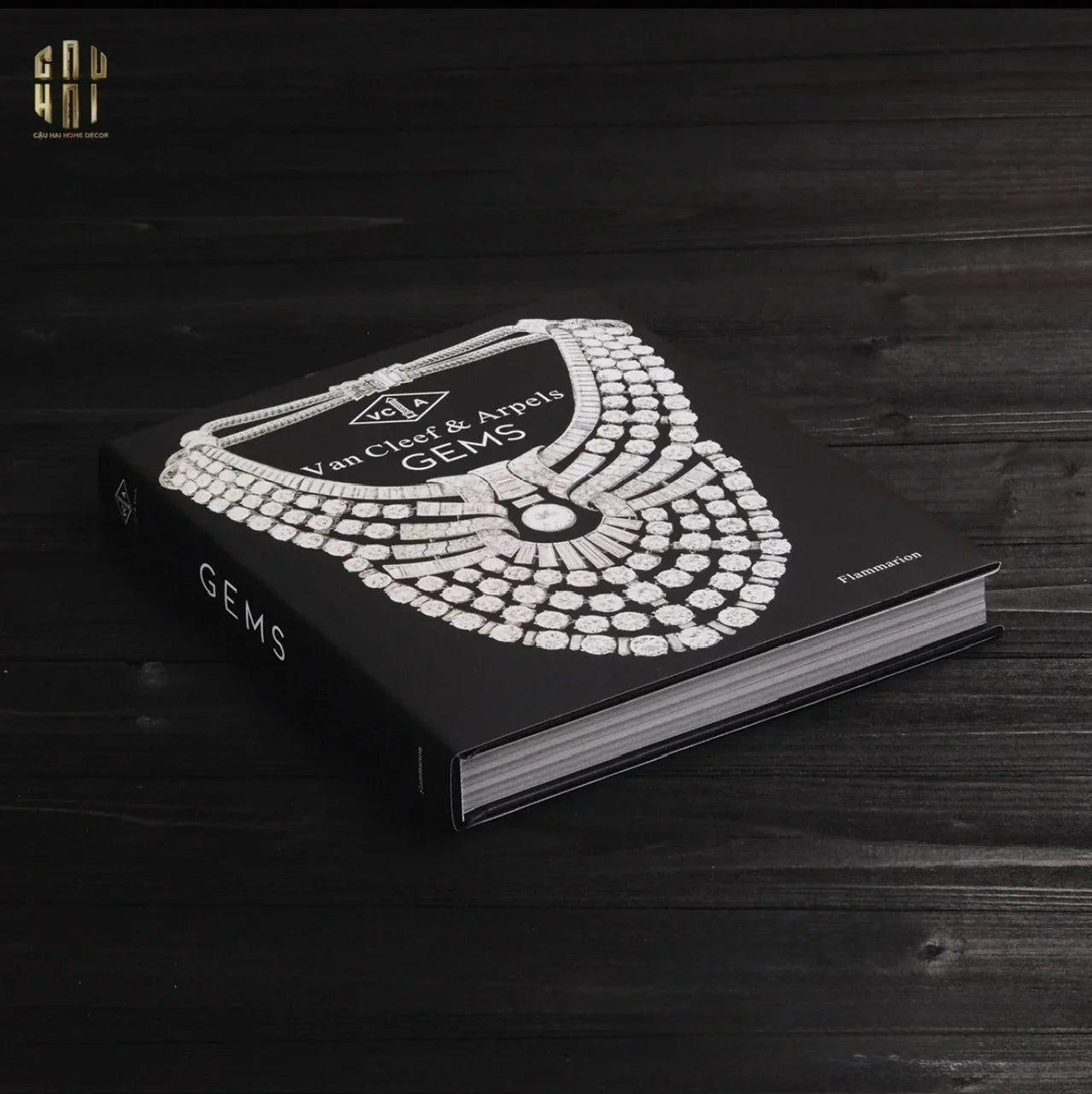 Sách Fashion Runway Van Cleef & Arpels Gems. 24.5x29.5x3.5-SÁCH TRANG TRÍ-CẬU HAI HOME DECOR