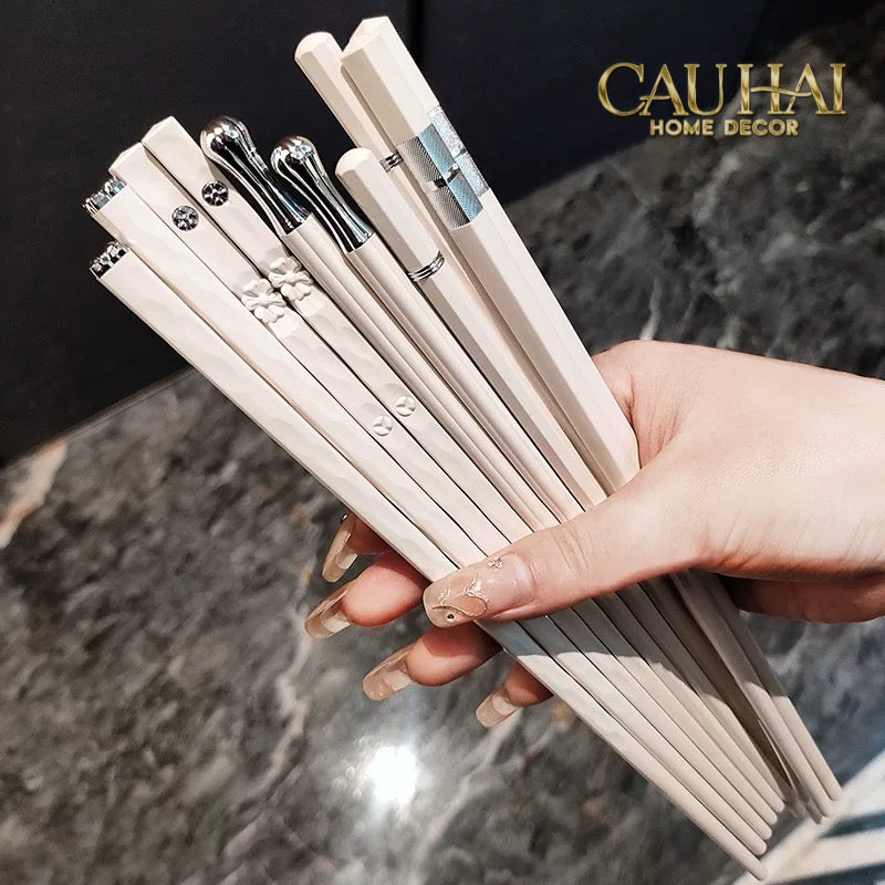 Set 5 Đôi Đũa Sợi Thuỷ Tinh Opal Platinum Monochrome PET Chopsticks 24cm-CẬU HAI HOME DECOR