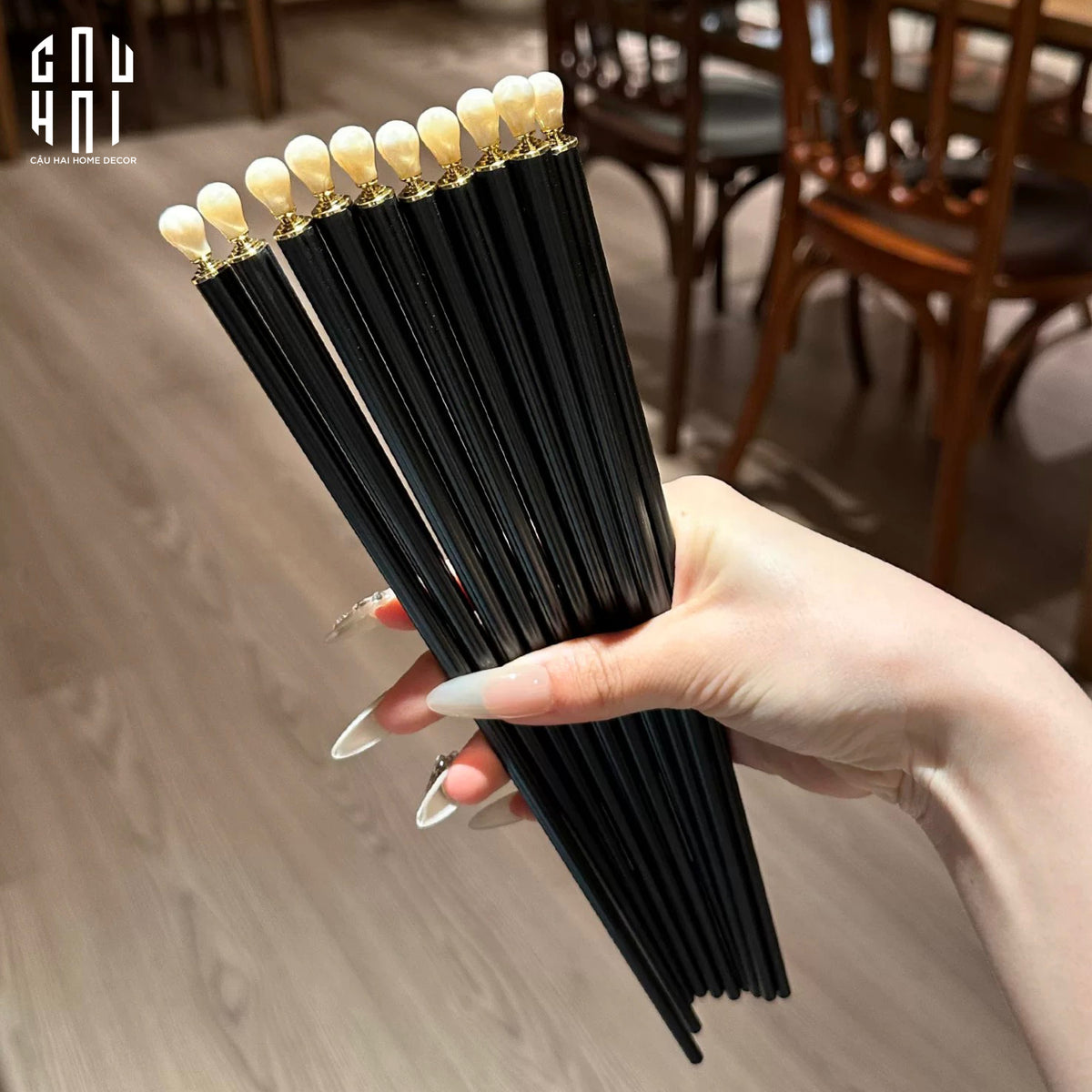 Set 5 Đôi Đũa Sợi Thuỷ Tinh White Pearl Jewelry PET Chopsticks 24.5cm-Dinner Cutlery Set Dao Muỗng Nĩa-Đối tác tại Trung Quốc theo từng đơn đặt hàng-CẬU HAI HOME DECOR