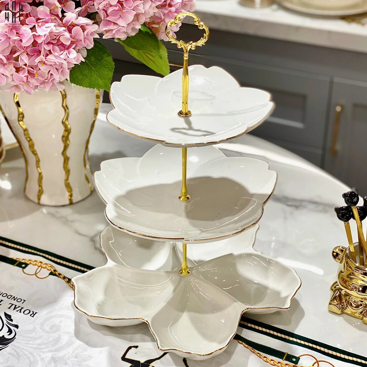 Tết Couture - Đĩa Bánh 3 Tầng Jasmine Étagère Trois Niveaux-SET CHÉN DĨA-Đối tác tại Trung Quốc theo từng đơn đặt hàng-CẬU HAI HOME DECOR