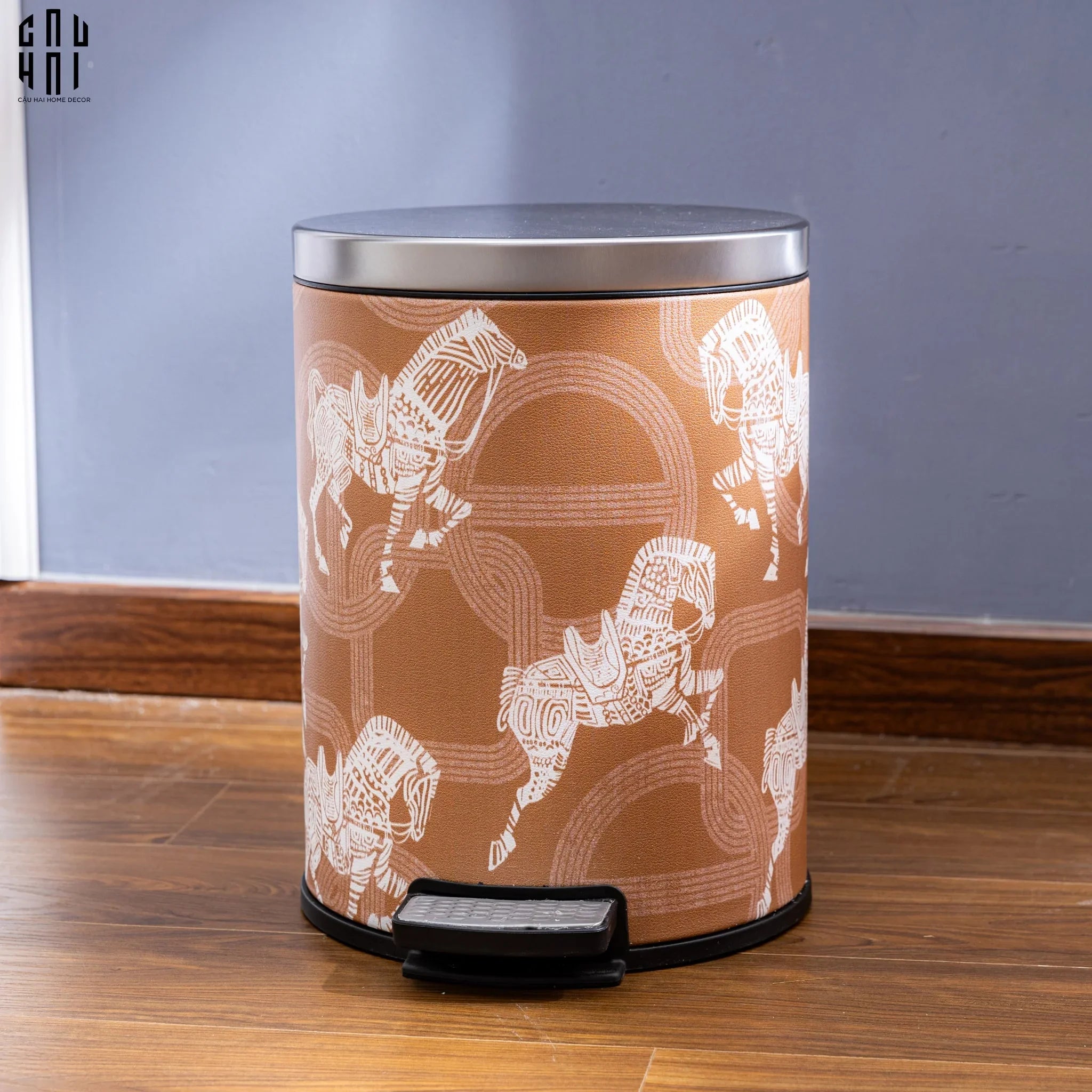 Thùng Rác Da Les Cavaliers Blancs Impériaux 14L - Brun Up-CẬU HAI HOME DECOR