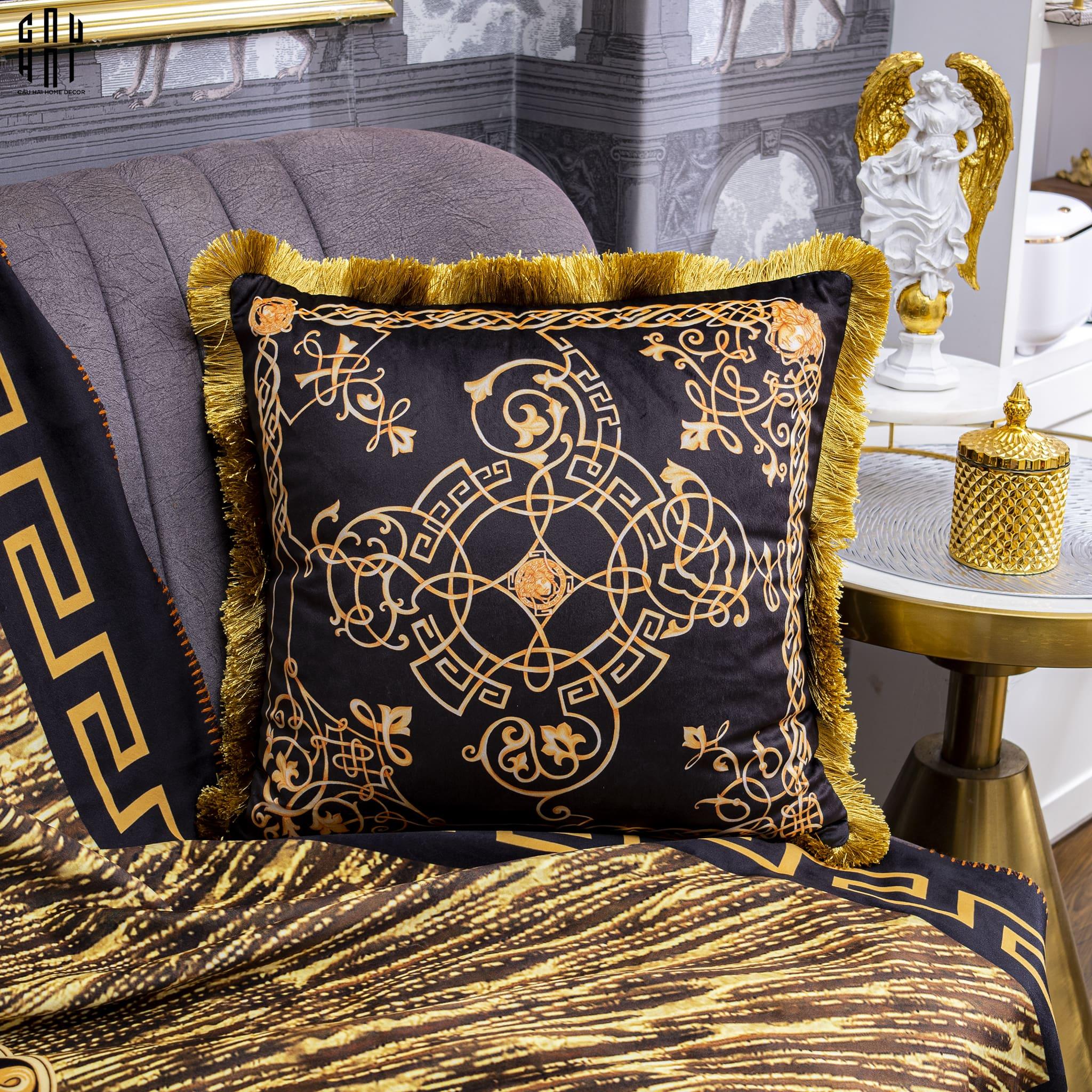 Vỏ Gối Nhung Chenille V Class Medusa Imperial Noir Gold Barocco Scrollwork 45-VỎ GỐI-CẬU HAI HOME DECOR