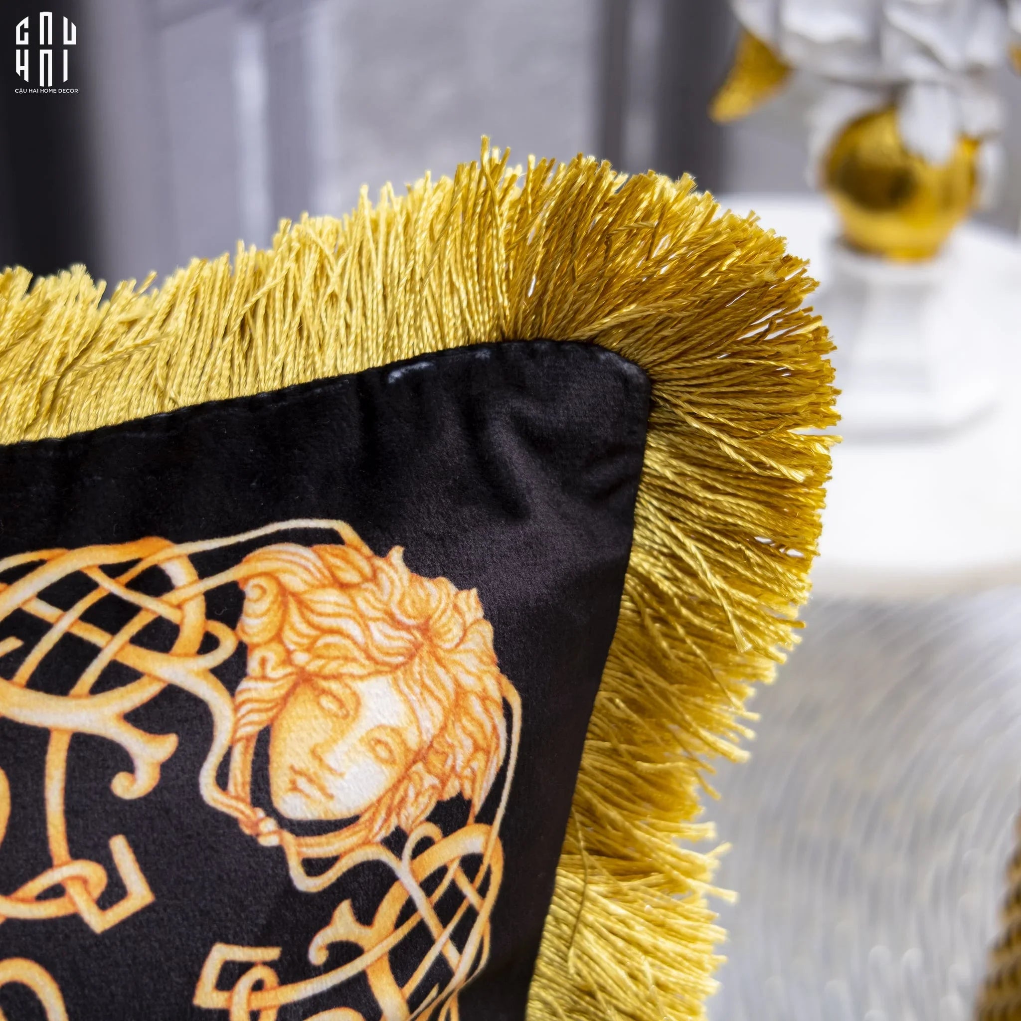 Vỏ Gối Nhung Chenille V Class Medusa Imperial Noir Gold Barocco Scrollwork 45-VỎ GỐI-CẬU HAI HOME DECOR