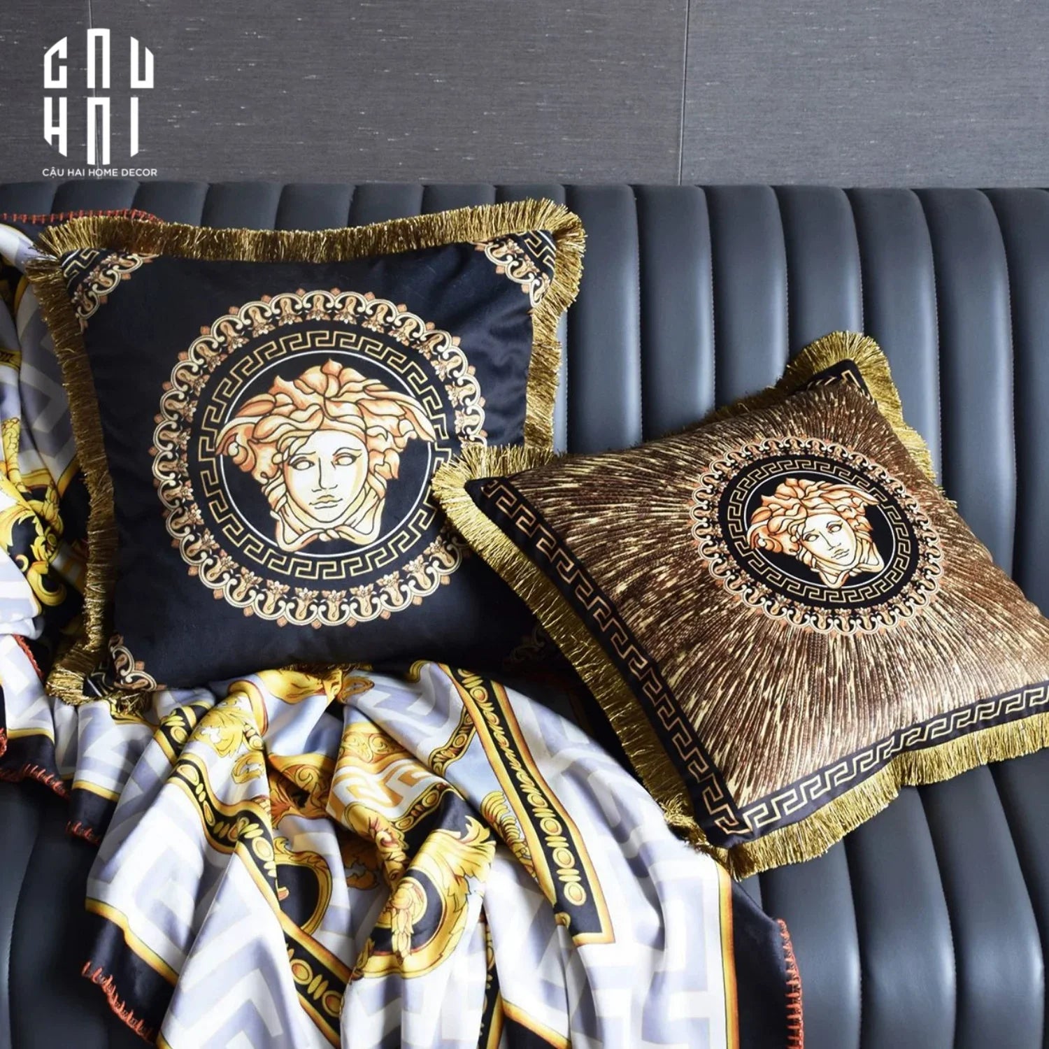 Vỏ Gối Nhung Chenille V Class. Medusa Amplified Logo 45. - Có Viền-VỎ GỐI-CẬU HAI HOME DECOR