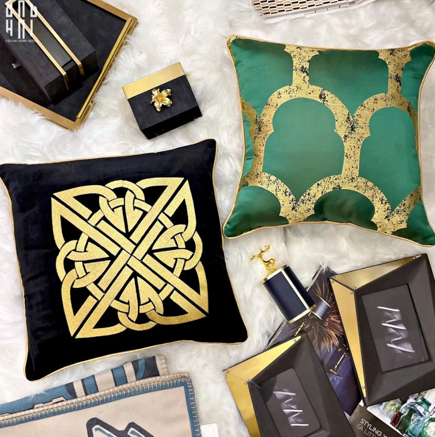 Vỏ Gối Nhung Hoạ Tiết Thêu Mystic Emerald 45-VỎ GỐI-CẬU HAI HOME DECOR