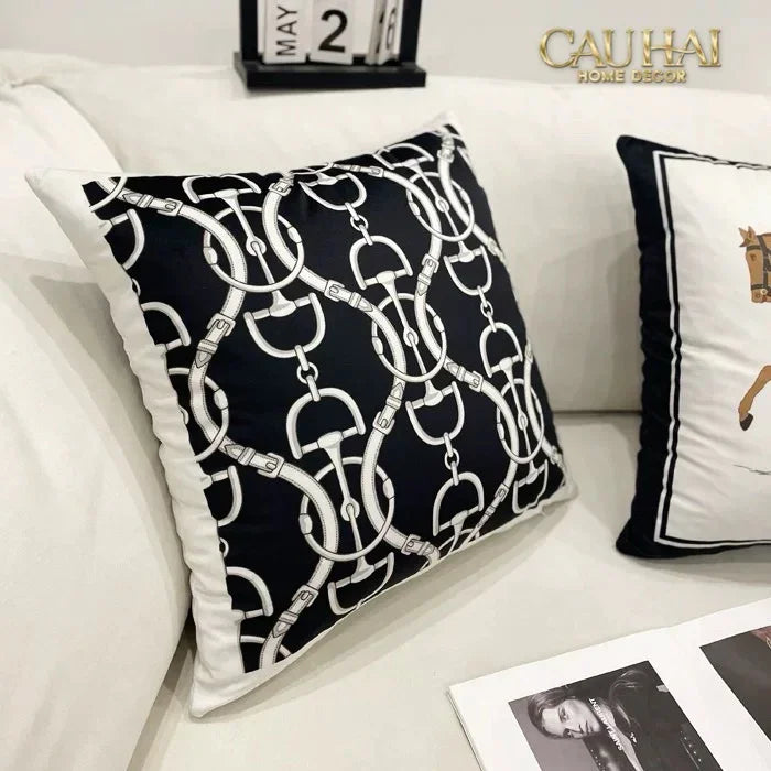 Vỏ Gối Nhung Horsebit Noble Héritage - Noir Motif 45-VỎ GỐI-CẬU HAI HOME DECOR