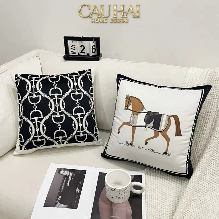 Vỏ Gối Nhung Horsebit Noble Héritage - Noir Motif 45-VỎ GỐI-CẬU HAI HOME DECOR