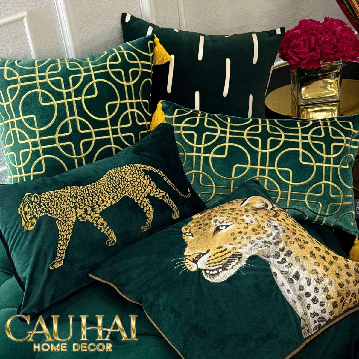 Vỏ Gối Nhung Leopard Gaze Emerald 45x45-Vỏ Gối-Cậu Hai Home Decor-CẬU HAI HOME DECOR