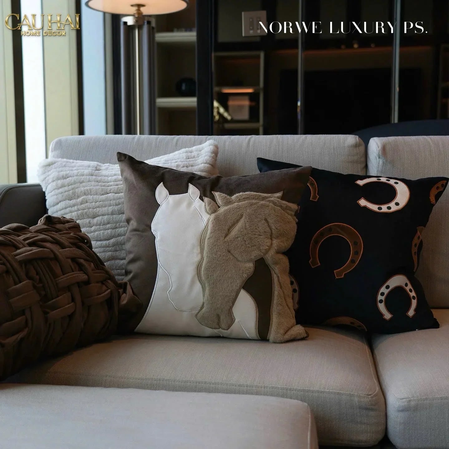 Vỏ Gối Nhung Savoire Atélier Fortune Horseshoe Gallop 45-VỎ GỐI-CẬU HAI HOME DECOR