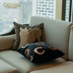 Vỏ Gối Nhung Savoire Atélier Fortune Horseshoe Gallop 45-VỎ GỐI-CẬU HAI HOME DECOR