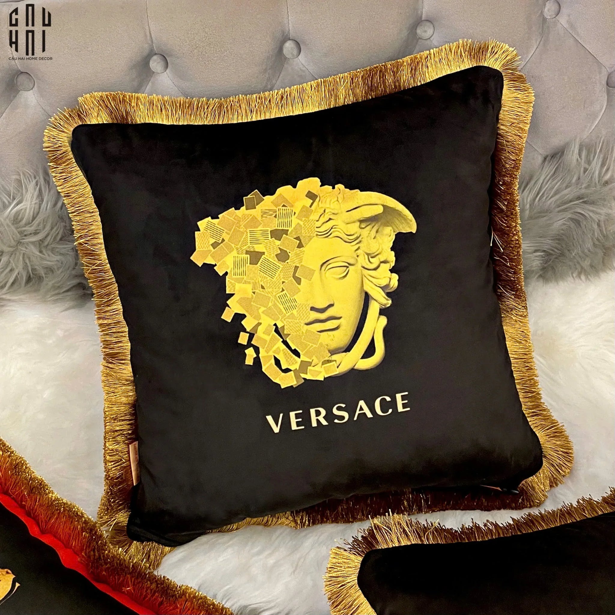 Vỏ Gối Nhung V Class Signature Medusa Hypnotic Eyes 45.-VỎ GỐI-CẬU HAI HOME DECOR